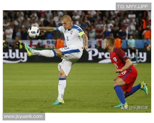 足球明星豪华版视频揭秘球场背后的奢华生活与训练日常