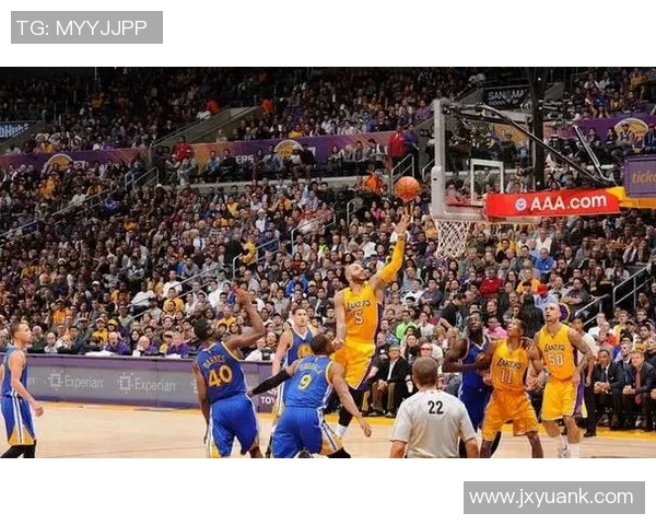 湖人队在对阵活塞的比赛中以115分的精彩表现展现球队实力与默契配合